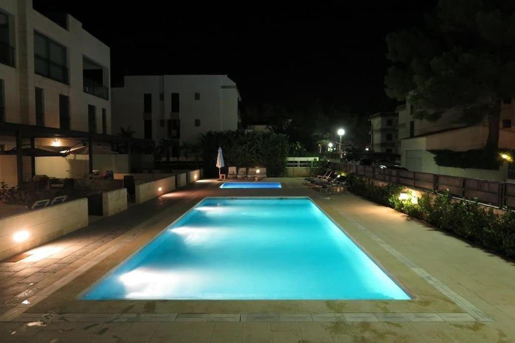 Apartment La Nau - Fantastic Apartment With Hot Tub And Pool, Just Steps Away From Beach Port de Pollença Extérieur photo